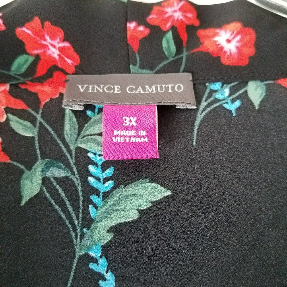 ❌Sold❌VINCE Camuto  Floral tunic TOP v NECK - Picture 6 of 8